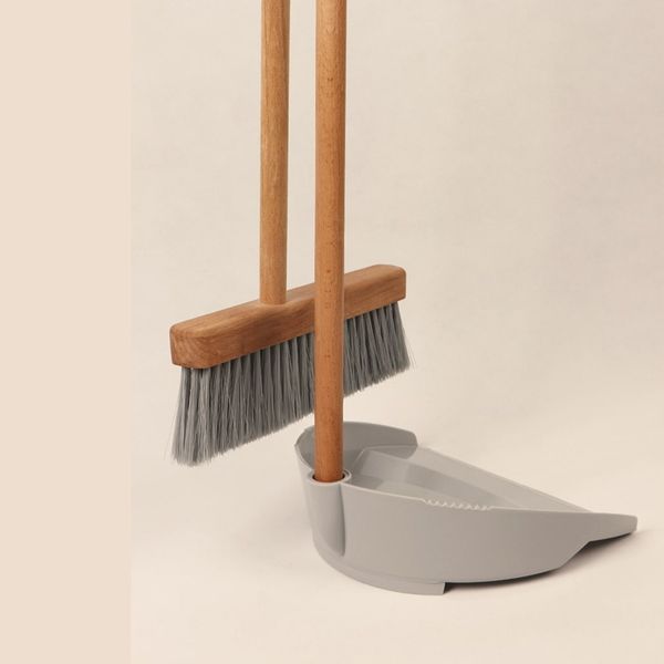 جارو و خاک‌انداز دسته‌بلند طرح ZARA HOME با چوب راش – طراحی خاص و کیفیت ممتاز