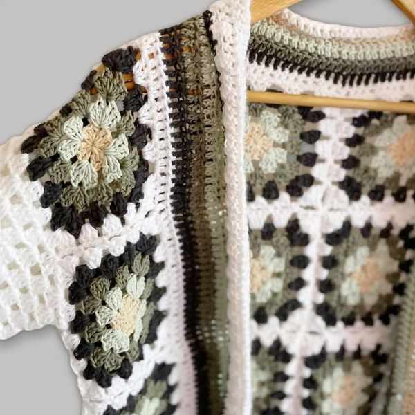 ژاکت موتیف بافی جلوباز مدل