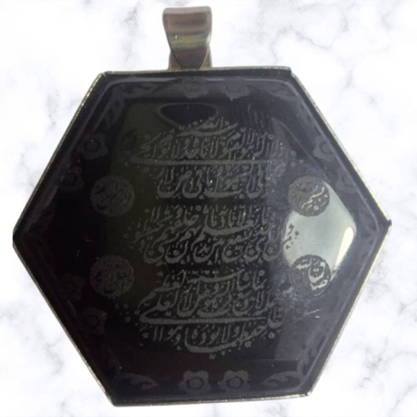سنگ عقیق با حکاکی دعای آیت الکرسی بر آن