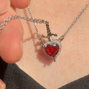 ست گردنبند قلب و شمشیر