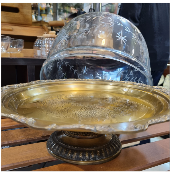 شیرینی خوری پایه دار