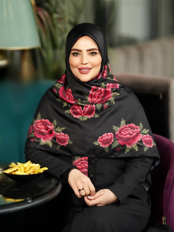 روسری ابریشم توییل کجراه قواره 140 مدل گل سرخ