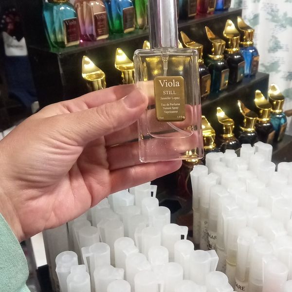 عطر  لوتوس