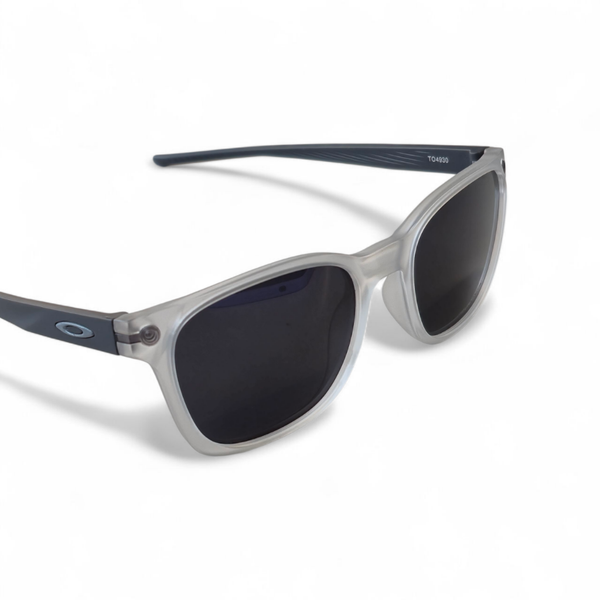 عینک آفتابی مردانه OAKLEY فریم شفاف 22-106