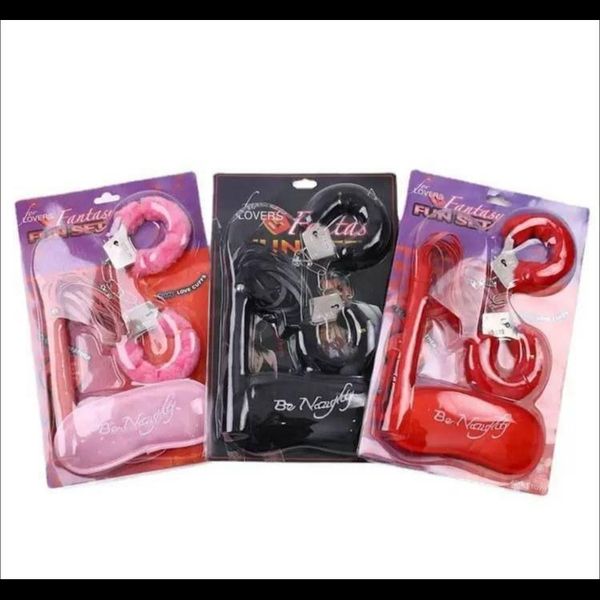 ست اکسسوری جذاب شامل شلاق دستبند چشم‌بند