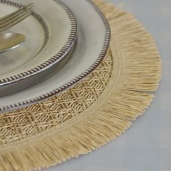 زیر بشقابی گرد حصیری