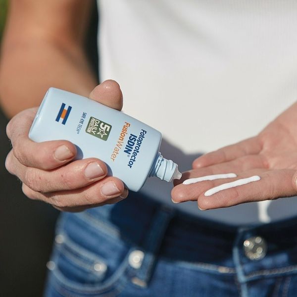 ضد آفتاب مجیک فیوژن واتر SPF50 ایزدین ISDIN fusionWater Magic