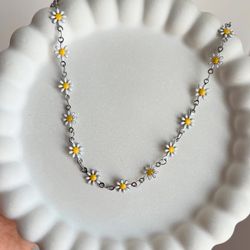 گردنبند بابونه