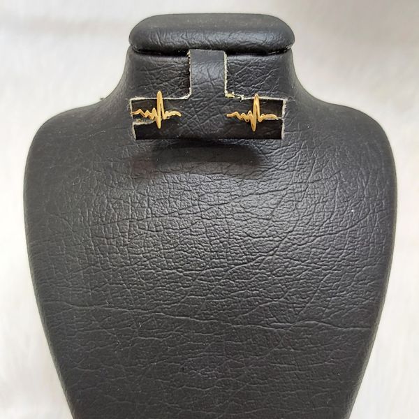 گوشواره زنانه مدل میخی طرح ضربان قلب کد beat113*549