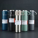 فلاسک مدل gift گنجایش 0.5 لیتر به همراه لیوان سفری بسته 2 عددی