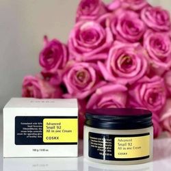 کرم آبرسان و ترمیم‌کننده با عصاره حلزون برای جوان‌سازی پوست