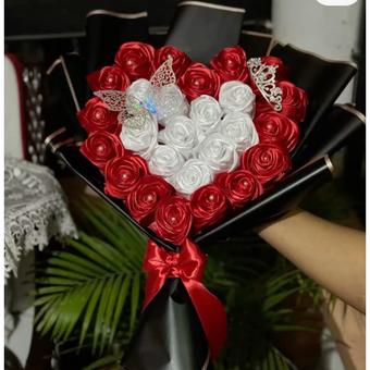 دسته گل قلبی ترند شده 26شاخه