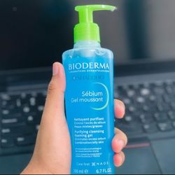 ژل شستشوی صورت مدل Sebium مخصوص پوست چرب و مختلط