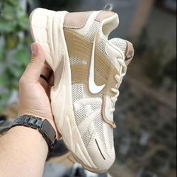 کفش کتونی نایک وی تو کی رنگ موکا زنانه