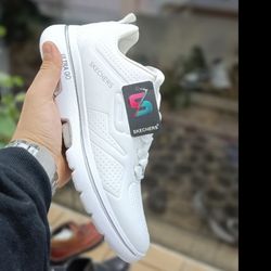 کفش اسپرت اسکیچرز سفید تمام زنانه