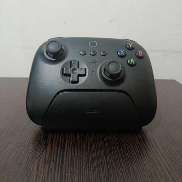 دسته بازی بی سیم ایت بیت دو آلتیمیت 2.4G (کارکرده)  8BitDo Ultimate 2.4G همراه با پایه شارژر