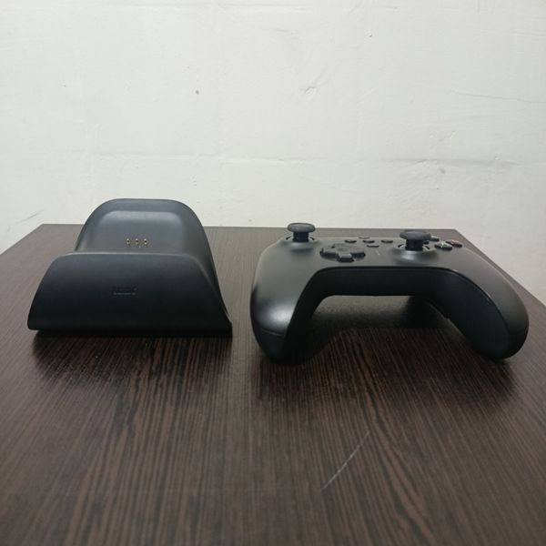 دسته بازی بی سیم ایت بیت دو آلتیمیت 2.4G (کارکرده)  8BitDo Ultimate 2.4G همراه با پایه شارژر