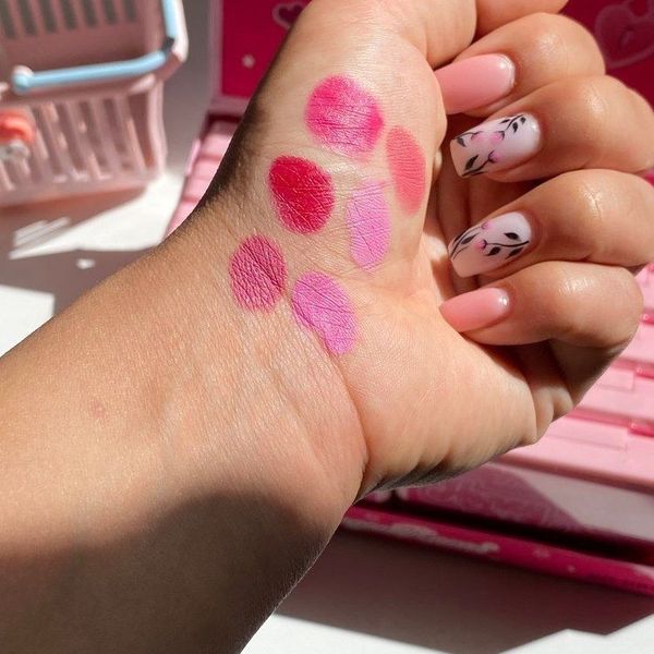 رژصورتی باربی