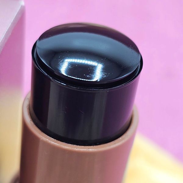 تینت گونه و لب ژله ای قهوه ای هدی موجی HUDAMOJI