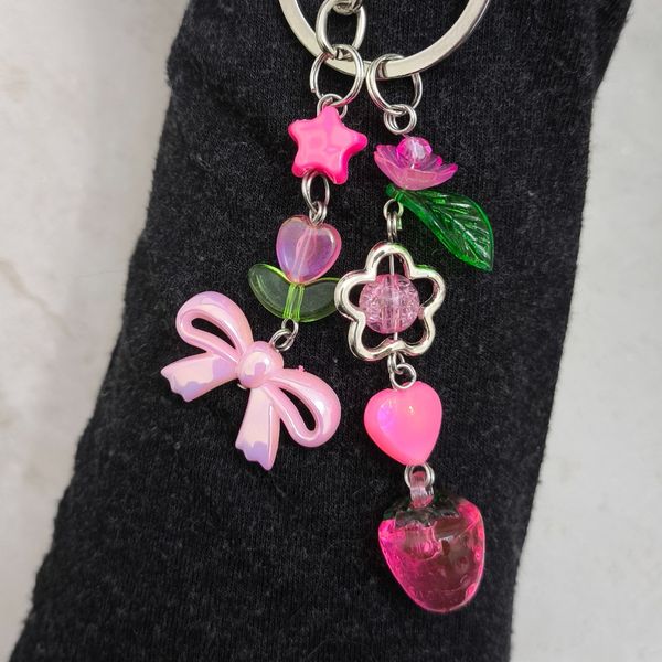 جاکلیدی و آویز پینترستی توتفرنگی