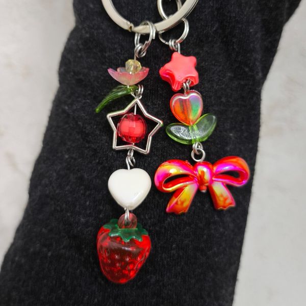 جاکلیدی و آویز پینترستی توتفرنگی