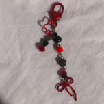 آویز پینترستی قرمز مشکی