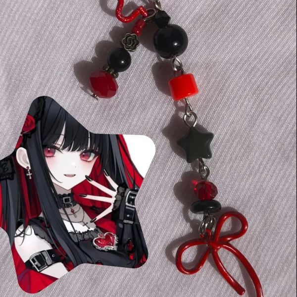 آویز پینترستی قرمز مشکی