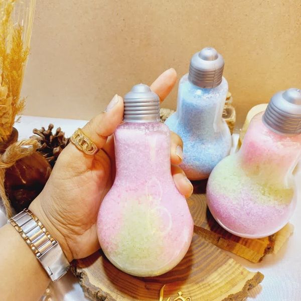 نمک حمام سفیدکننده و لایه بردار و تسکین دهنده درد طرح لامپی