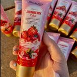 کرم دست کیک توت فرنگی بیوآکوا