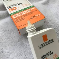 ضدآفتاب لاروش‌پوزای Anthelios UVmune 400 فلویید کنترل چربی SPF50+ | La Roche-Posay Anthelios UVmune 400 Oil Control Fluid SPF50+