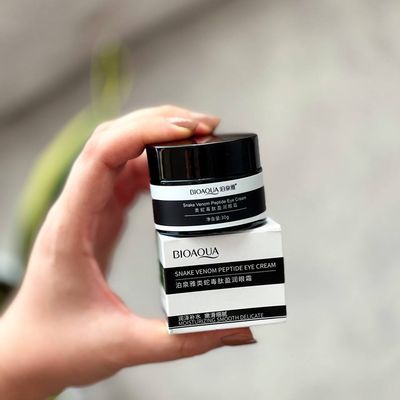 کرم دور چشم سم مار