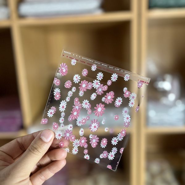 سلفون بسته‌بندی لبه چسبدار طرح بابونه صورتی 10 در 10 بسته 30 عددی