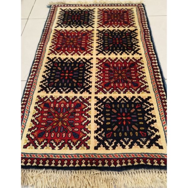 فرش دستباف سایز پادری یا پشتی (تمام پشم یلمه طرح خشت گردونه خورشید ) کد 5904