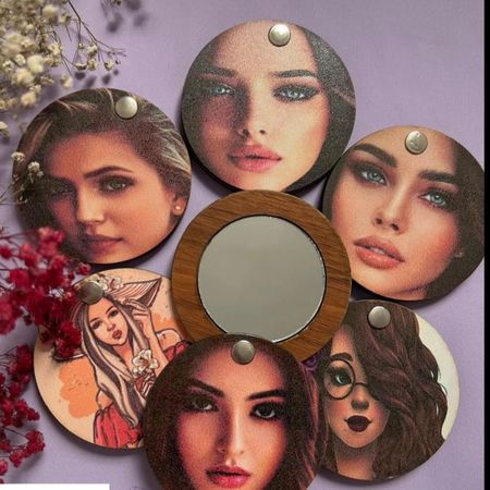 آینه چوبی گرد طرح دختر