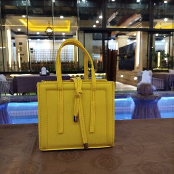 کیف دستی و دوشی رنگ لیمویی بسیار شیک