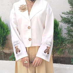 کت لینن زنانه کوتاه آستین تدی همراه با گل سینه