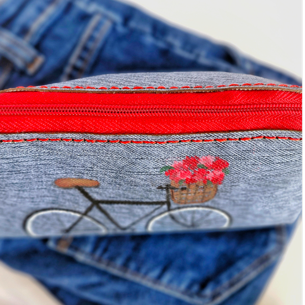 کیف لوازم آرایش . جامدادی (نقاشی شده)