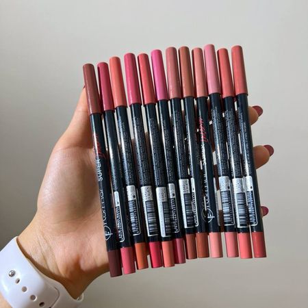 خط لب ضدآب مخملی