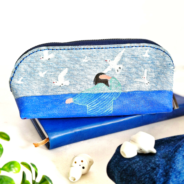 کیف لوازم آرایش . جامدادی (نقاشی شده)