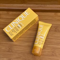 کرم ضدآفتاب سولار اسمارت SPF30 مناسب انواع پوست
