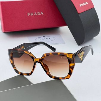 زنانه پرادا