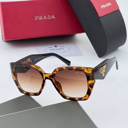 زنانه پرادا