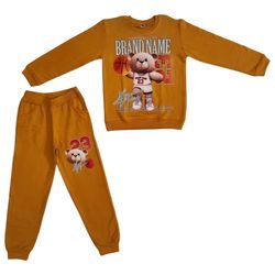 "ست سویشرت و شلوار بچهگانه پسرانه با طرح خرس بسکتبالی شماره 23 – رنگ خردلی و زرشکی جذاب"