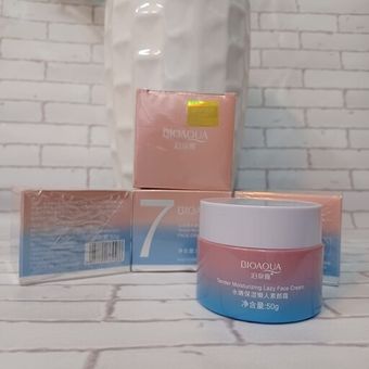 آبرسان و مرطوب کننده ۷ ویتامین