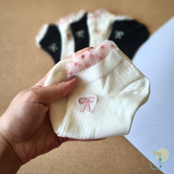 جوراب مچی کبریتی زنانه لبه حریر طرح گلدوزی پاپیون برند وارداتی