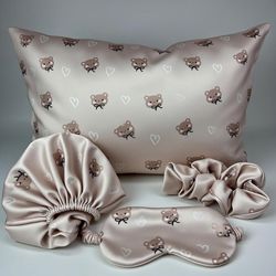 پک ساتن روبالشی کلاه خواب چشمبند اسکرانچی جنس ال ایکس وارداتی طرح تدی پاپیون