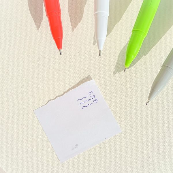 خودکار مشتی طرح فضانورد بازیکن (Alien boxing pen)