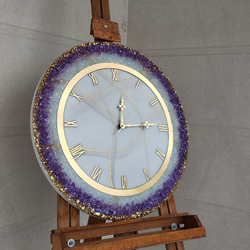 ساعت دیواری رزینی طرح سپید تم سفید بنفش طلایی