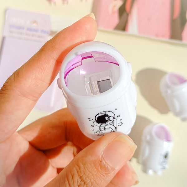 مداد تراش مخزن دار طرح فضانورد