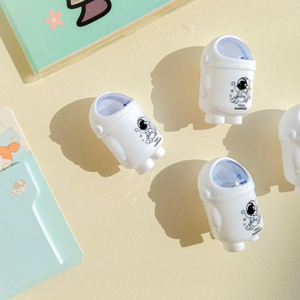 مداد تراش مخزن دار طرح فضانورد